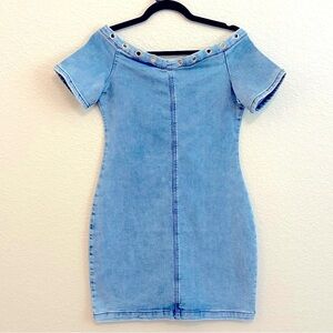 BEBE Off-Shoulder Denim Bodycon Dress – Grommet Detail – Size 6